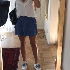 Blå Volang kjol - Super fin kjol från Little Remix. Stl 14 år men passar xs-s. Nypris ca 1000kr☺️