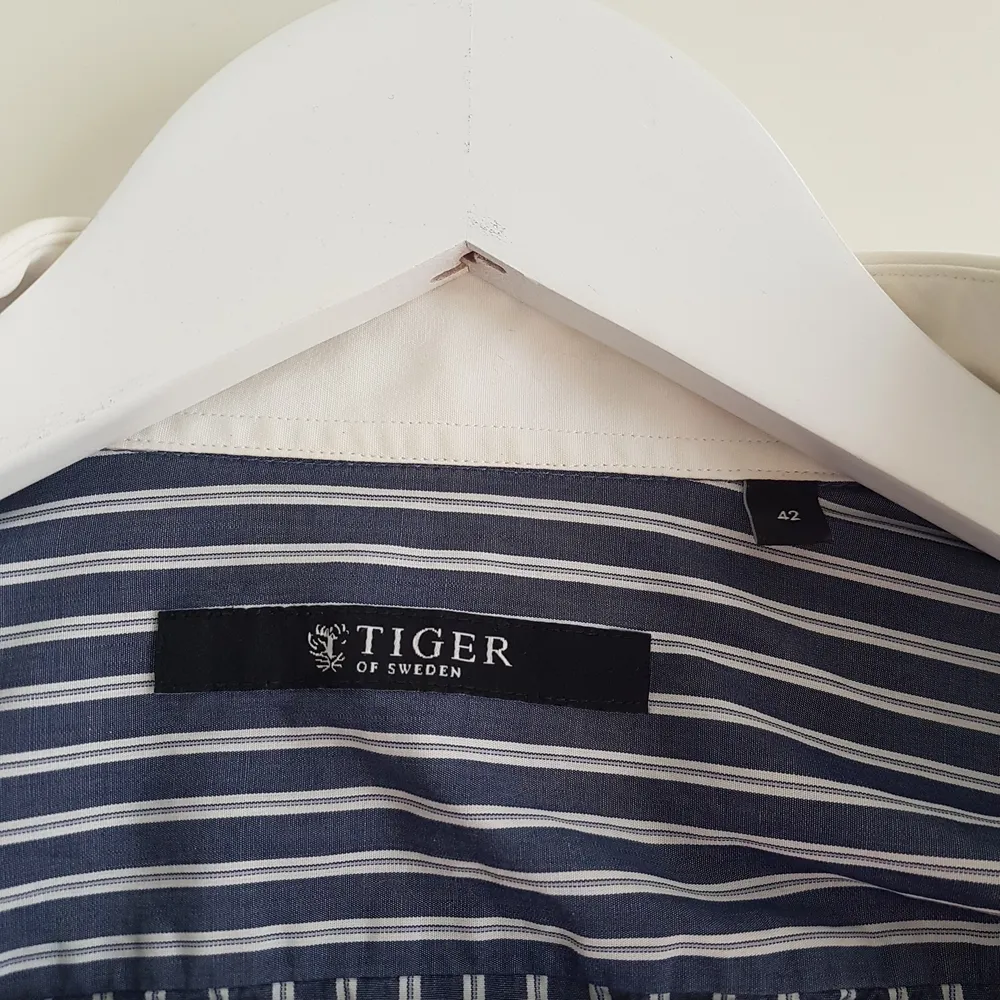 Skön tiger of Sweden skjorta som sitter perfekt oversized!! Skriv om du har några frågor:). Skjortor.