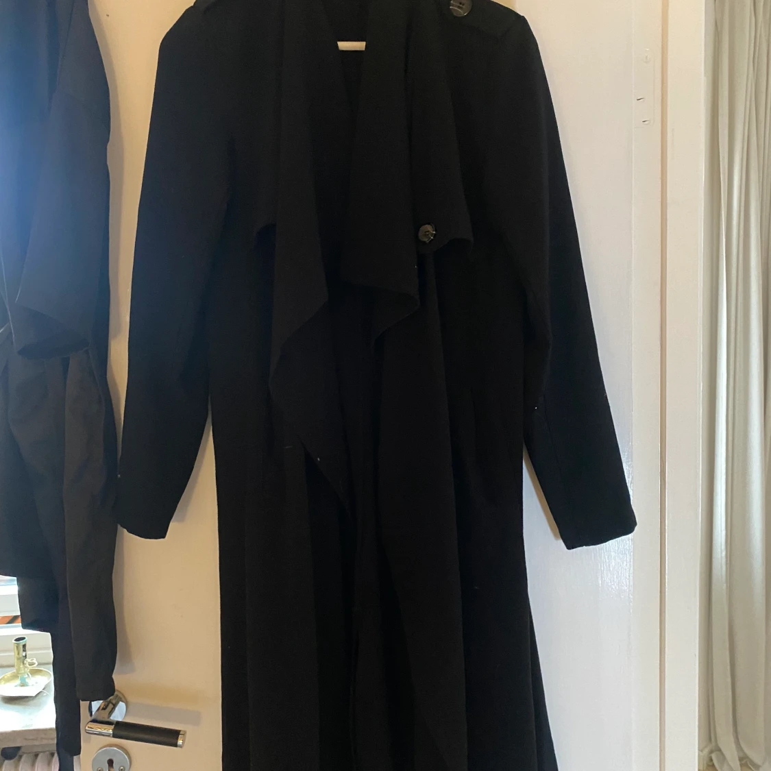 Lång svart kappa