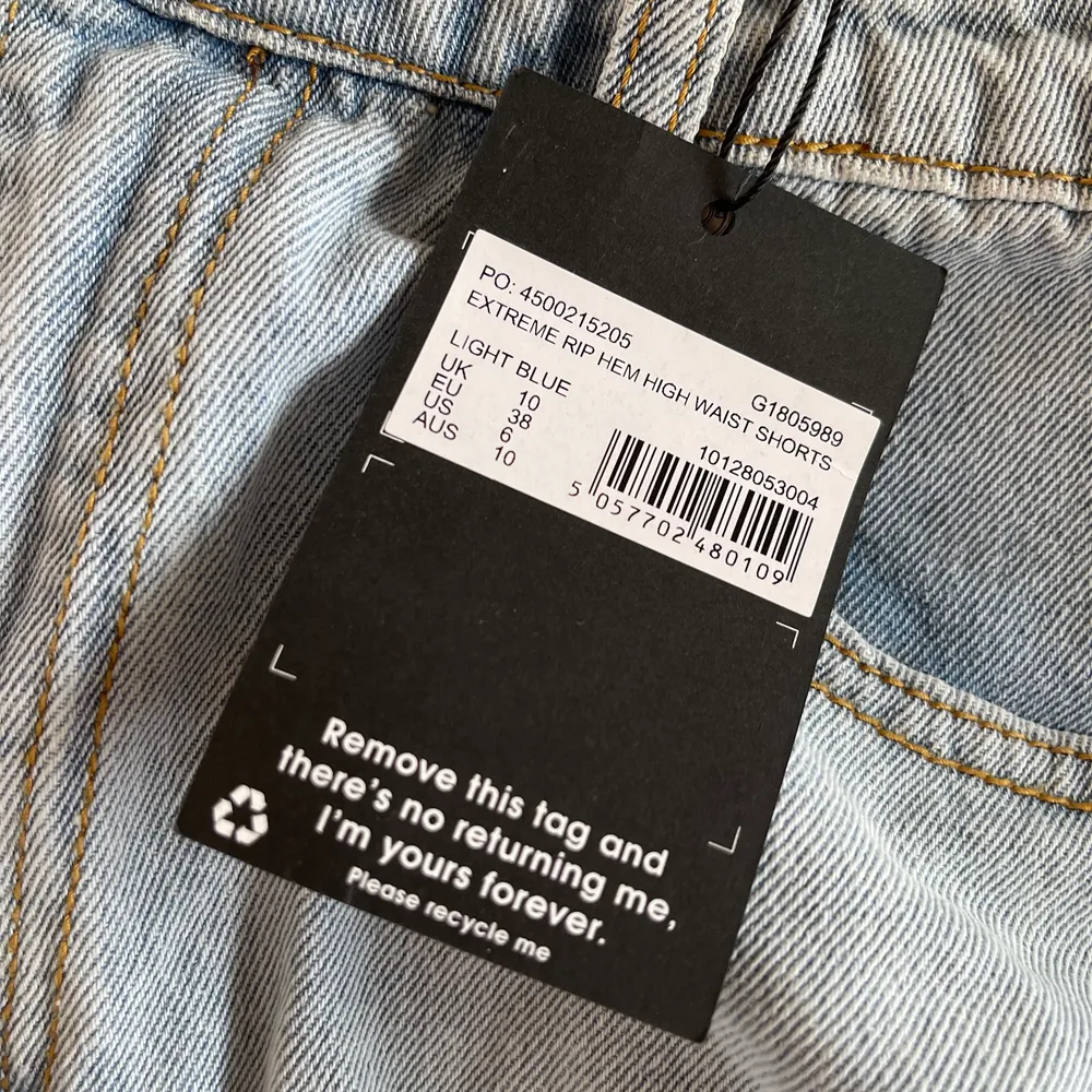 Jeansshorts från missguided i Strl 38! Aldrig använda lappen kvar . Shorts.