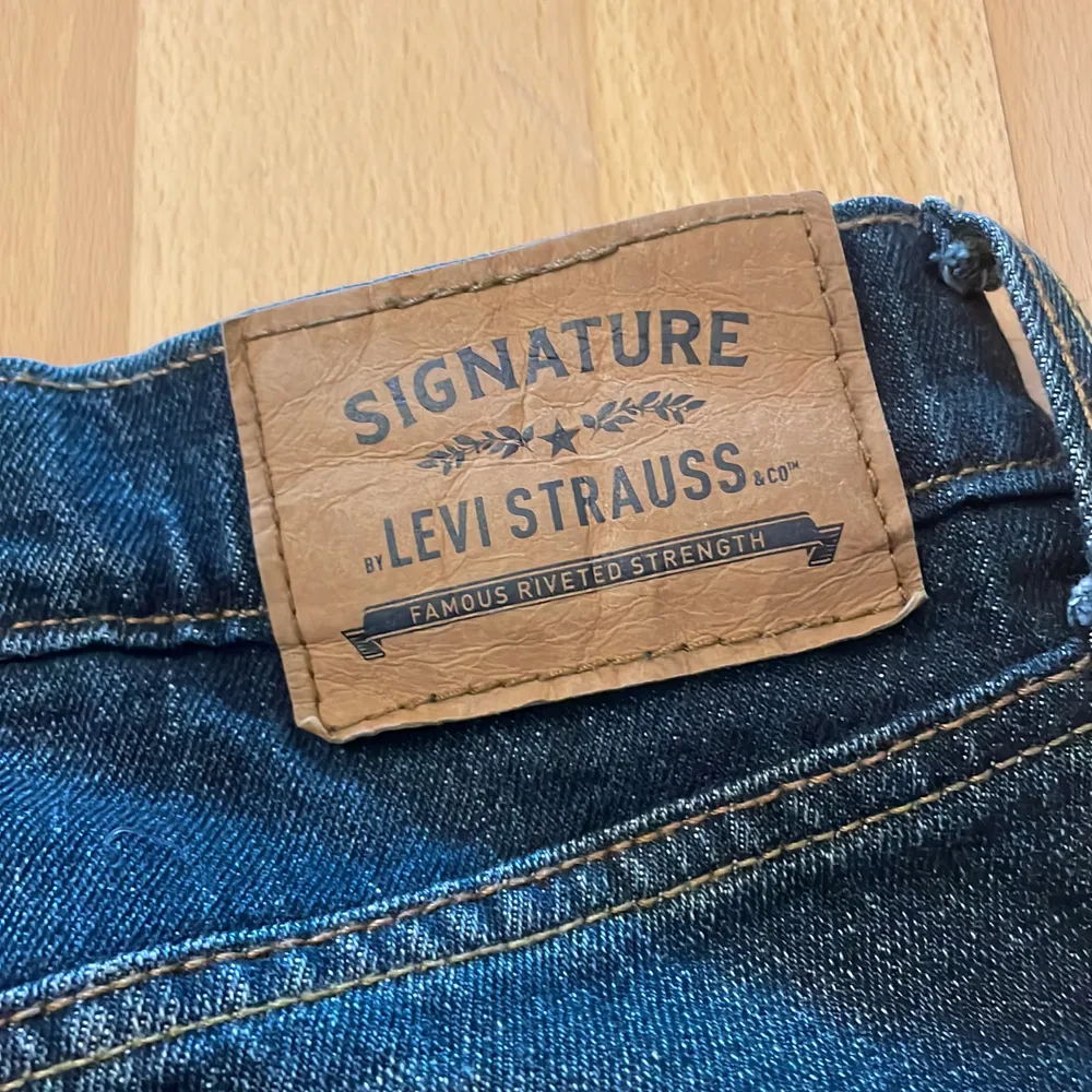 Ett par ganska stora byxor köpta second hand för 250 säljer för 200 om det it blir budgivning:) skriv för mer information . Jeans & Byxor.