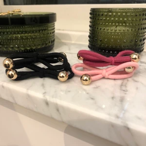 Hårsnoddar  - säljer dessa helt oanvända hårsnoddar då dem inte är min stil. Jätte fina till våren och sommaren. 10 kr styck. 3 för 20. 4 för 30 :D💕