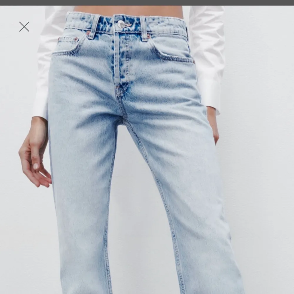 Säljer mina oanvända zara jeans, lappen kvar på🙏🏼. Jeans & Byxor.