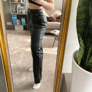 Läderbyxor - Snygga läderbyxor från nakd. Väldigt sköna! Frakt tillkommer:)