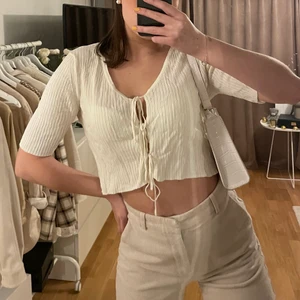 Topp - fin krämfärgad topp, perfekt till sommaren💐 strl S