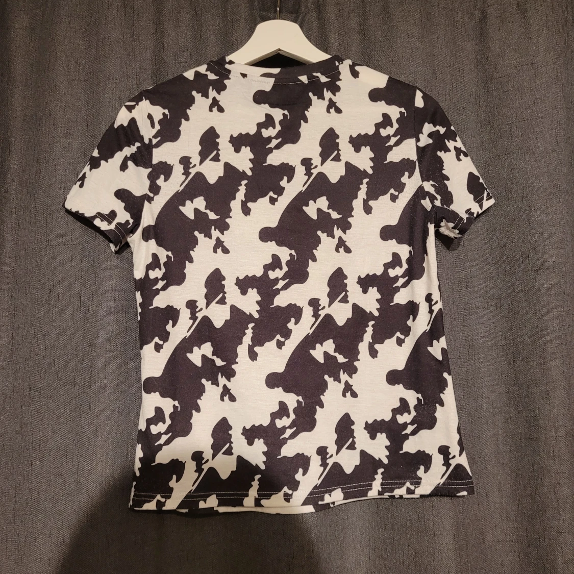 Komönstrad T-shirt  - 90