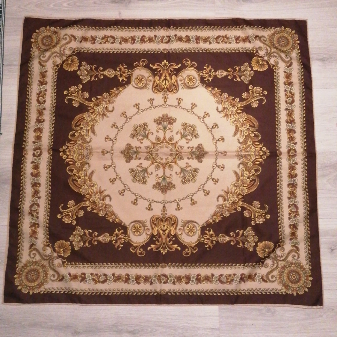 Guldig och Snygg halsduk/sjal