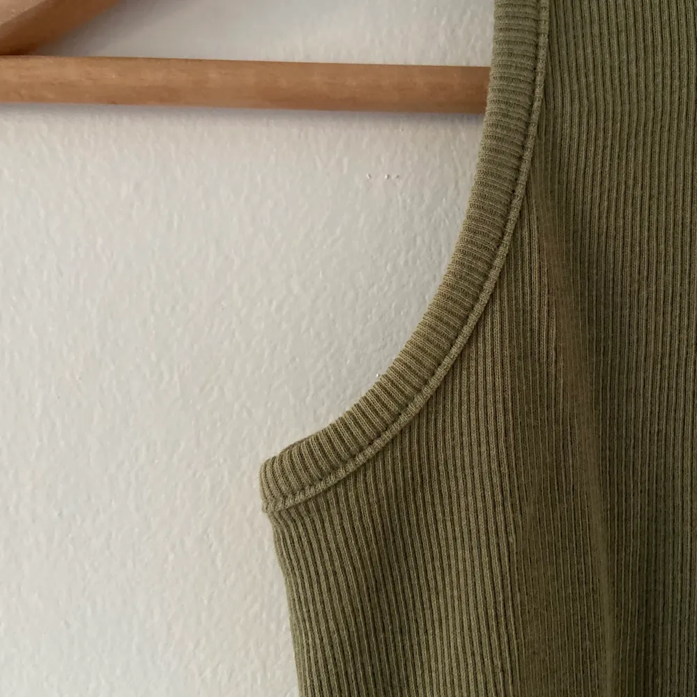 Ett jätte gulligt grönt ribbat linne från Kappahl som jag säljer på grund av att jag har ett liknande😊 Köparen står för frakt💕. Toppar.