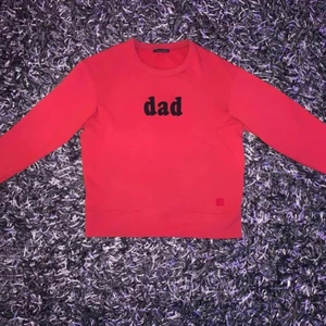 Acne Sweatshirt - Acne sweatshirt i Nyskick. Storleken passar M men även L. Nypris: 3000kr