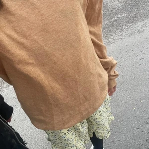 Bruk kachmir tröja - En fin tröja som passar med ganska mycket. Köpt för 500kr vet inte vart den är ifrån. 