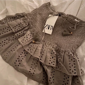 Zara kjol - Superfin kjol ifrån zara. Kjolen passar mellan s till m