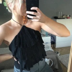 Festtopp  - Snygg festtopp från Zara. Storlek M