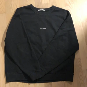 Acne Studios sweatshirt  - Acne studios sweatshirt i storlek M. Jätte bra skick använd vid ett tillfälle, köparen står för frakt 💚