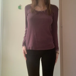 Lila långärmad tröja❤️ - Fråga om du vill ha fler bilder eller har några andra frågor!❤️
