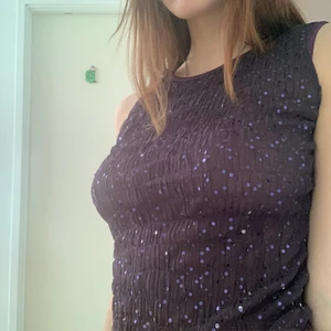 Lilaglittrig topp💋 - Skriv om du har någon fråga!❤️