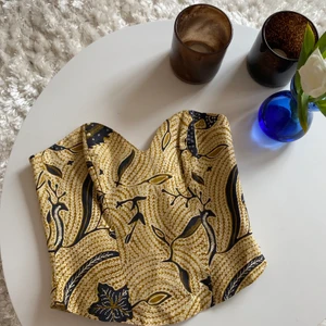 Snyggaste korsetten - Måste tyvärr sälja den här snygga vintage korsetten eftersom den är för liten för mig :(  svårt att säga storlek men skulle säga att den passar om man är xs-s✨ 