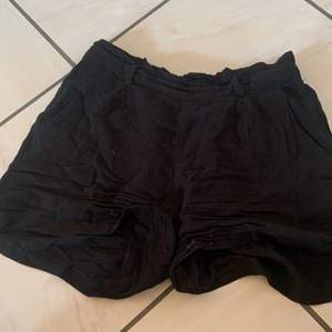 Svarta shorts ifrån Lindex :) gott skick 