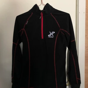 Revolution race fleece - Fleecetröja från revolution race, säljer då den inte används längre. 