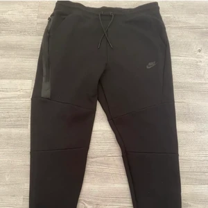 Nike tech fleece byxa - Fint skick