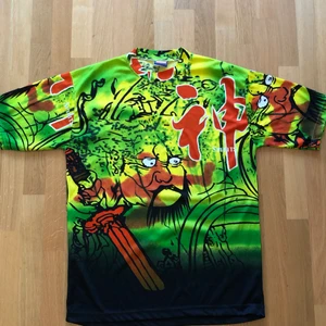 Koga tröja - Säljer fet Koga sports tröja storlek M/L. Riktigt skön tröja till sommaren tunnt material och sitter löst och skönt. Cash is king men tar Swish också, står ej för frakt!