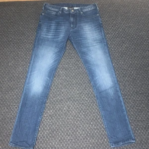 Armani jeans - Äkta armani jeans nästan aldrig använda storlek 32/32 köpta i NK. Slim fit