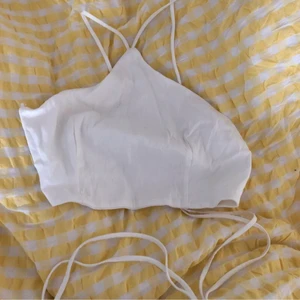 Zara topp  - Jätte snyg zara topp i linnematerial i storlek S💕 säljer för 79 men nypris är 200! 79+frakt