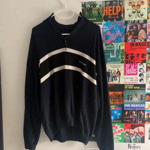 tröja - Säljer den här tröjan från Urban outfiter från herravdelningen! Nästan aldrig använd! Frakten ingår ej i priset☺️