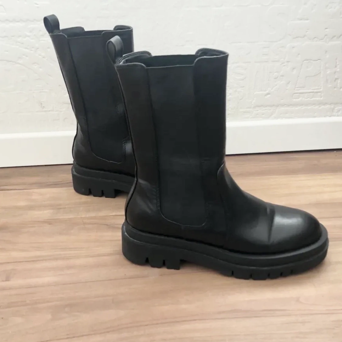 Svarta boots (mått, skick, stil, passfor