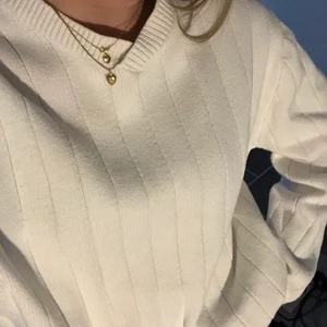 Stickad weekday - Oanvänd stickad tröja från weekday, asbra kvalitet o skitsnygg men kommer inte till användning😩