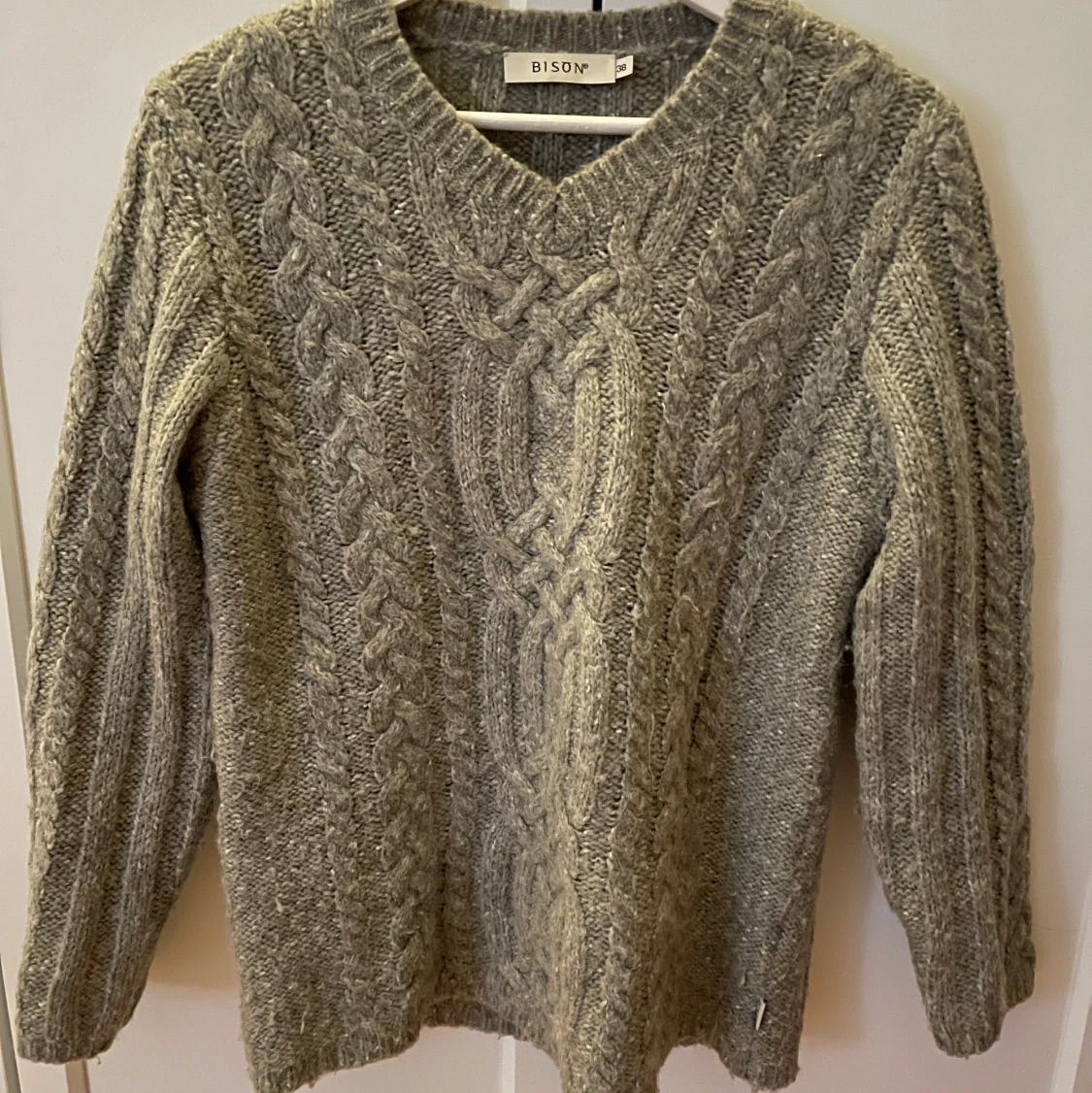 Grå stickad tröja  - 90