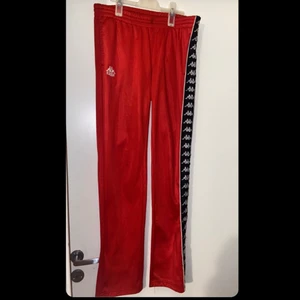 Kappa byxor  - Säljer dessa kappa byxor. Köpta på Zalando. Storlek M. Använda en gång. 