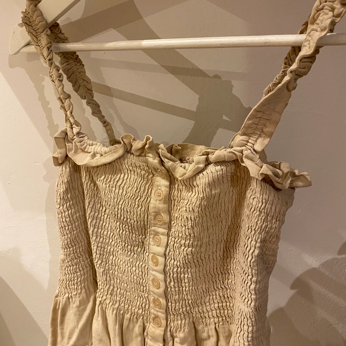 Scrunchat beige linne med knapp detaljer  - 90