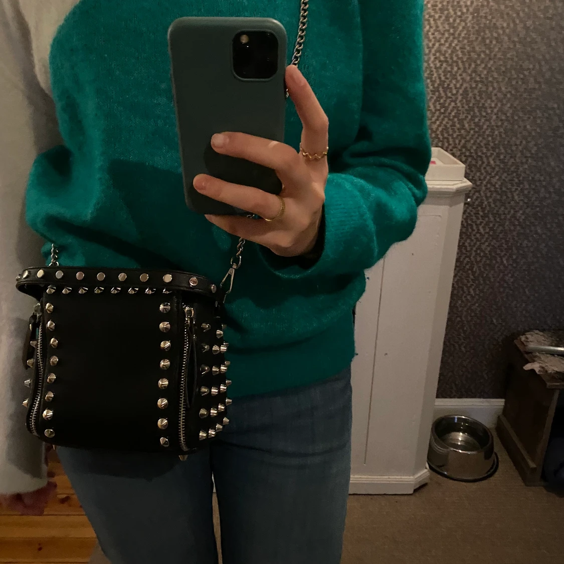 Zara väska med nitar