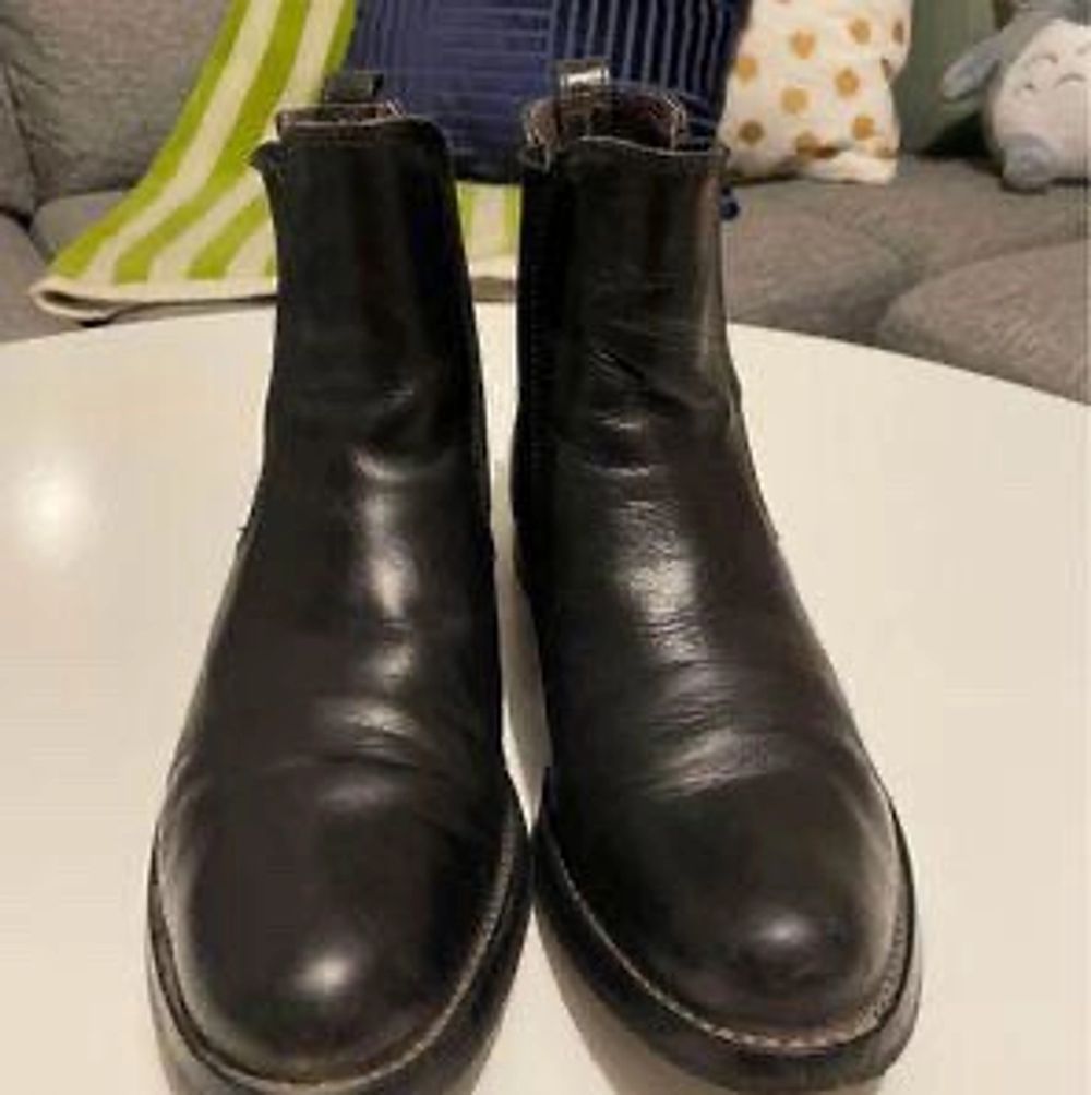 Svarta dam boots i läder, NK. | Plick Second Hand