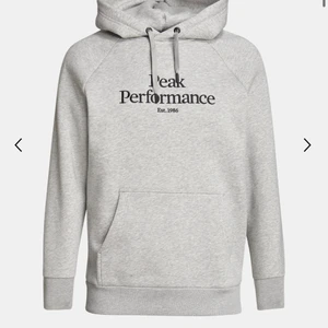 Peak performance Hoodie  - Säljer för jag ej använder längre. Stl M. Endast använd få gånger så den är i nyskick. Säljs för 500kr vid snabb affär betalar jag för frakten💕
