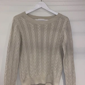 Hm tröja - Säljer min jättefina tröja från hm som tyvärr inte kommer till användning längre! Vid frågor eller fler bilder kom privat. Köpare står för frakt!💓