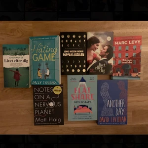 Böcker - Säljer utlästa böcker, endast läst 1 gång, alla är i princip nyskick🥰 Priser varierar så meddelande mig om du är intresserad av någon bok, fri frakt vid köp av tre böcker🥰💕 The hating game, the flatshare och någon som du SÅLDA