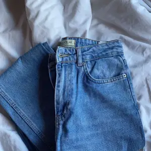 Säljer mina blå jeans från Chiquelle, då dem är försmå för mig. Bra skick och är som nya. 200kr+ frakt. 🦋