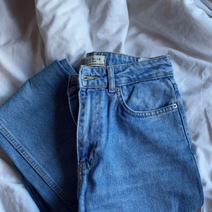 Jeans  - Säljer mina blå jeans från Chiquelle, då dem är försmå för mig. Bra skick och är som nya. 200kr+ frakt. 🦋