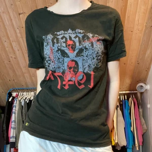 T-shirt med tryck  - T-shirt med as coolt tryck!