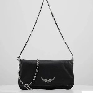 Zadig väska - Säljer då jag inte använder den längre💗 nypriset ligger på ungefär 3300! 