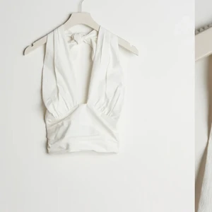 Vit topp från Gina tricot i strl xs  - Snygg vit topp från Gina tricot i strl xs🤍✨