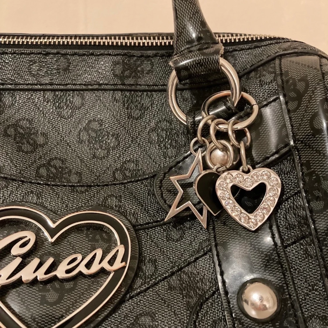 Guess handväska - 90