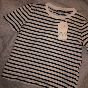 Zara tröja - Fin Zara tröja som jag aldrig andvänt!💓  Prislappen är kvar!                                                                       köp direkt för 100kr ink frakt❤️