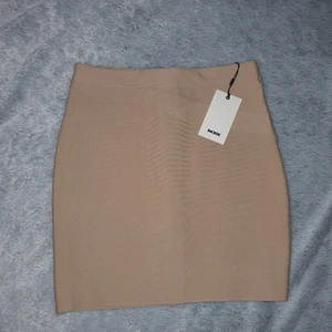 Kjol - Oanvänd kjol från BikBok, super fin