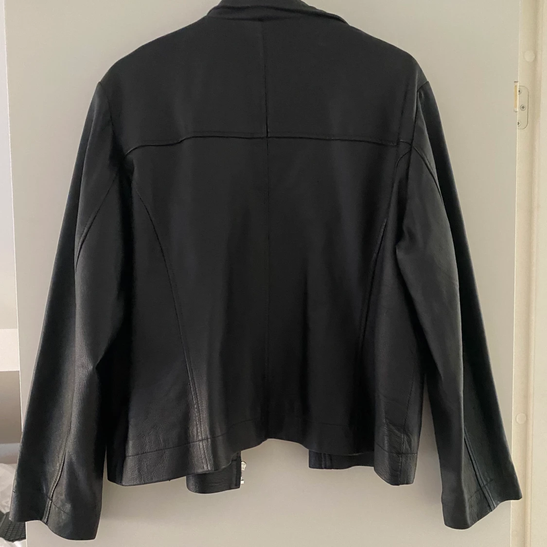 Oversized jacka i äkta läder - 90