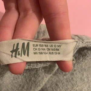 158-164  - Säljer denna fina stickade tröjan för den inte passar mig längre! Jättefin är den! 