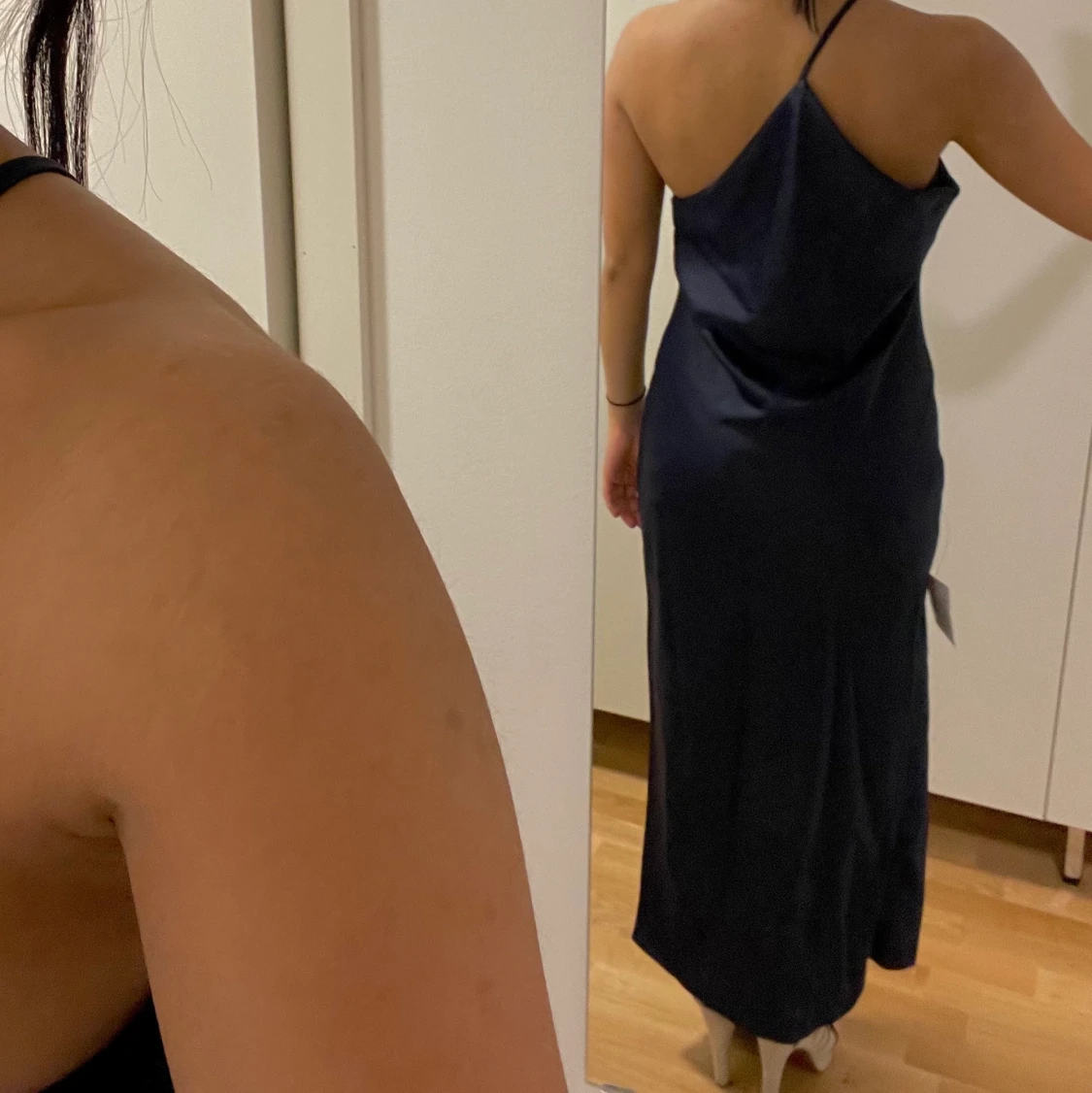 Blå satin klänning - 90