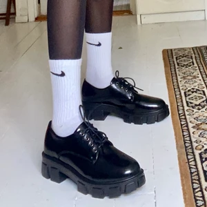 Claudia Ghizzani chunky kängor/skor  - Otroligt snygga skor från Claudia Ghizzani. Använda en gång! 