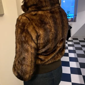 Pälsjacka - Ascool Pälsjacka i storlek m, bra skick men lite liten i storleken. 